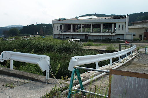 По следам трагедии 3.11: на крыше дома