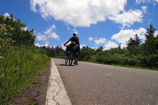 Онсен унисекс, Озеро Товада и морской пехотинец Майк