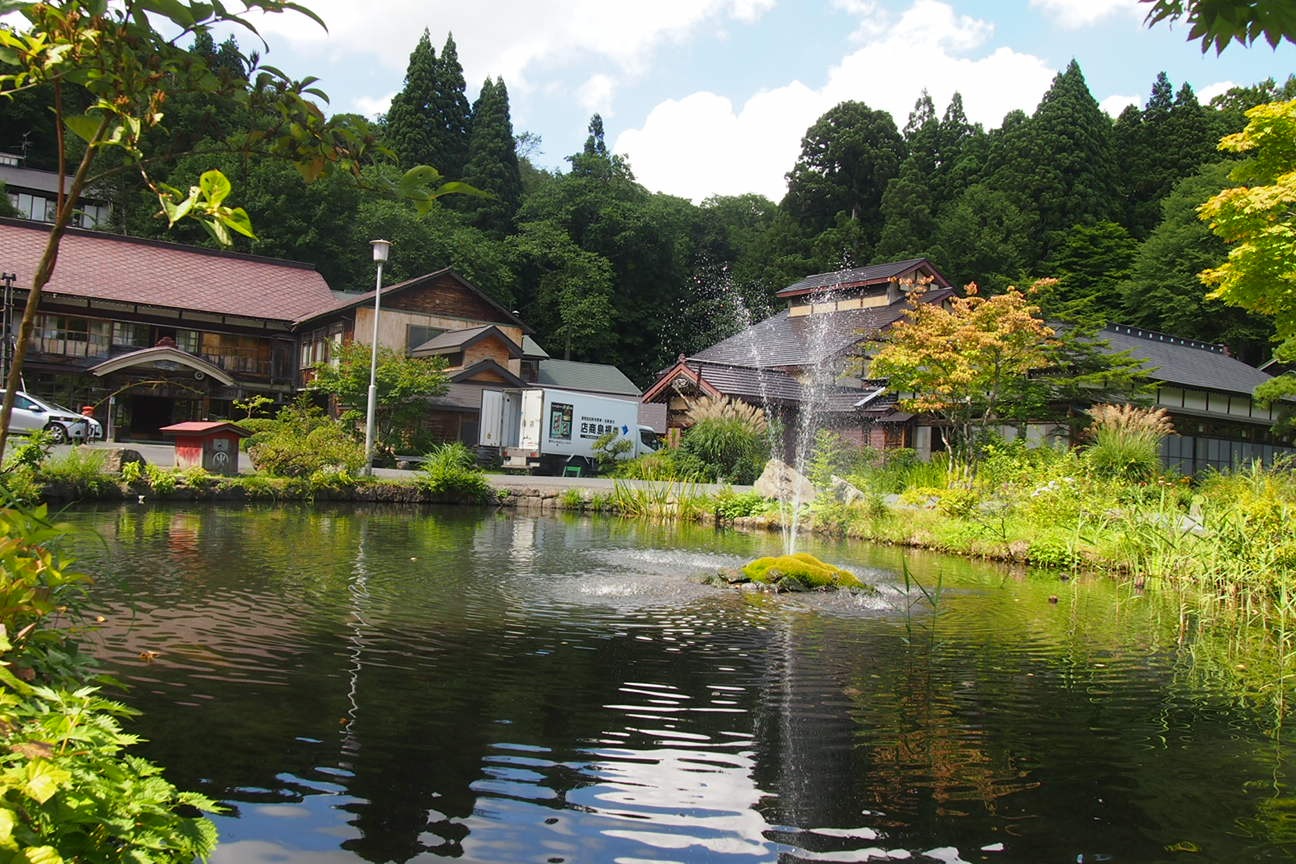 Онсен унисекс, Озеро Товада и морской пехотинец Майк