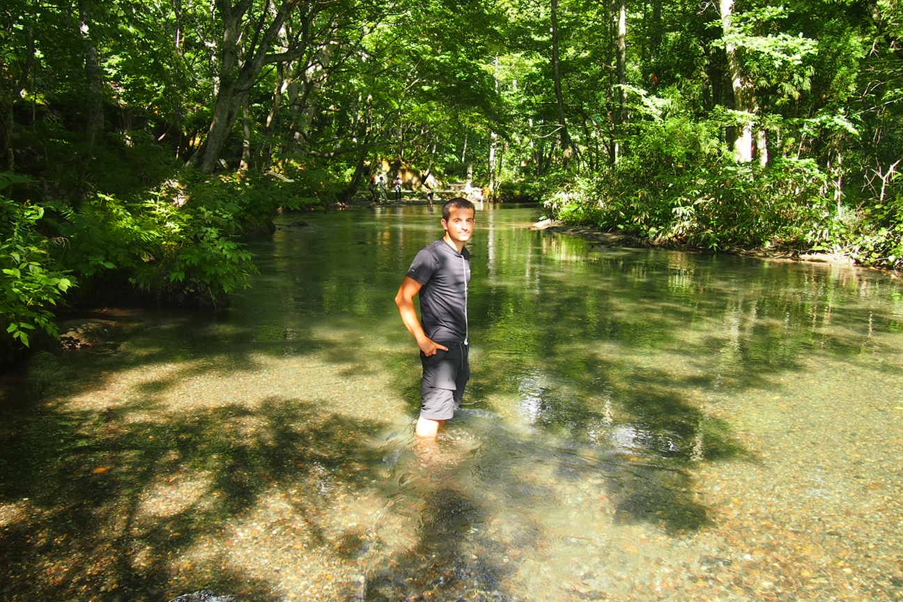 Онсен унисекс, Озеро Товада и морской пехотинец Майк