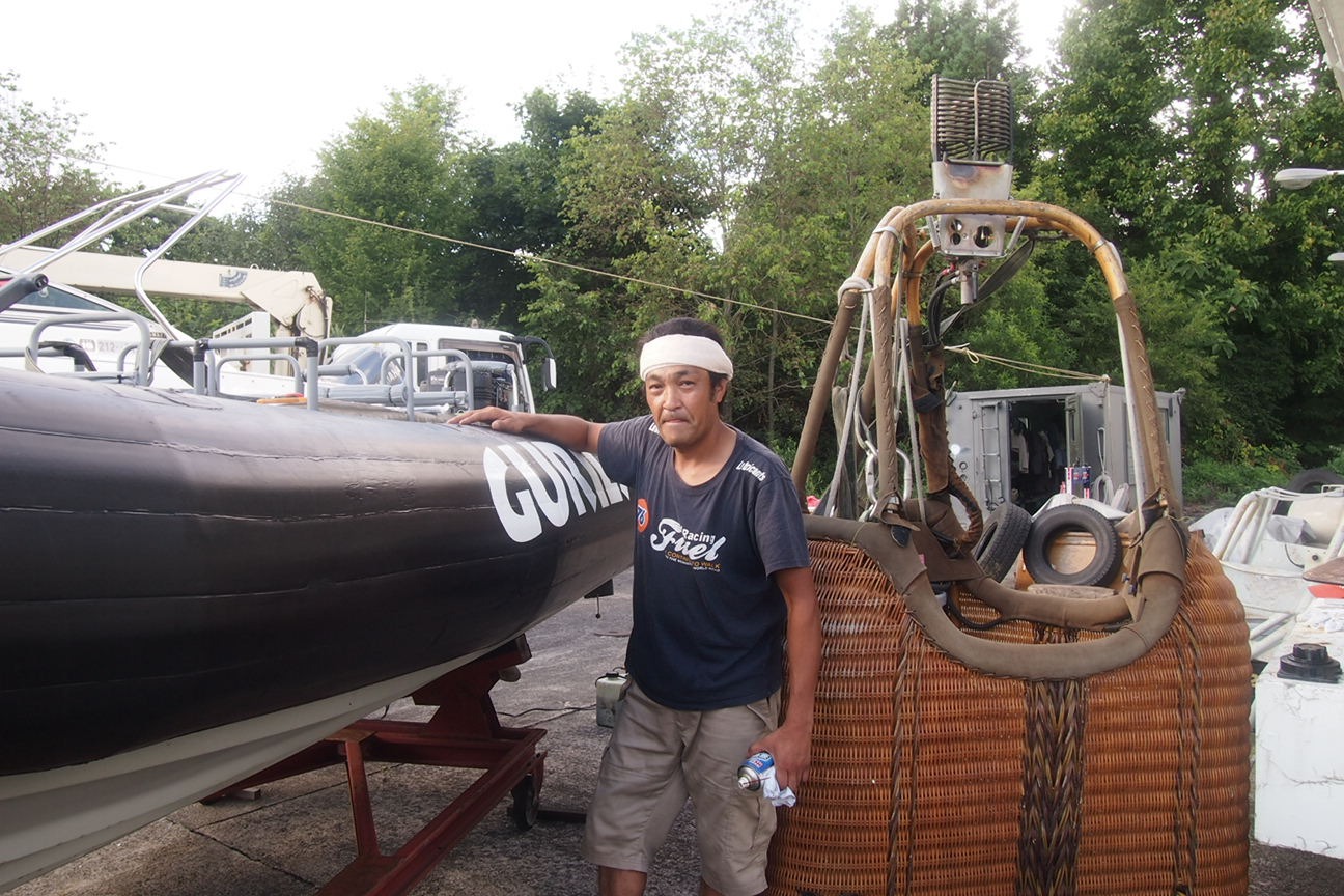 Онсен унисекс, Озеро Товада и морской пехотинец Майк